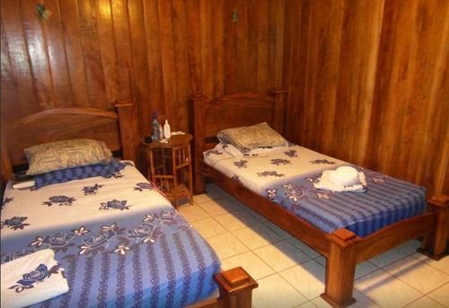 Miss Junies Lodge Тортугеро Экстерьер фото