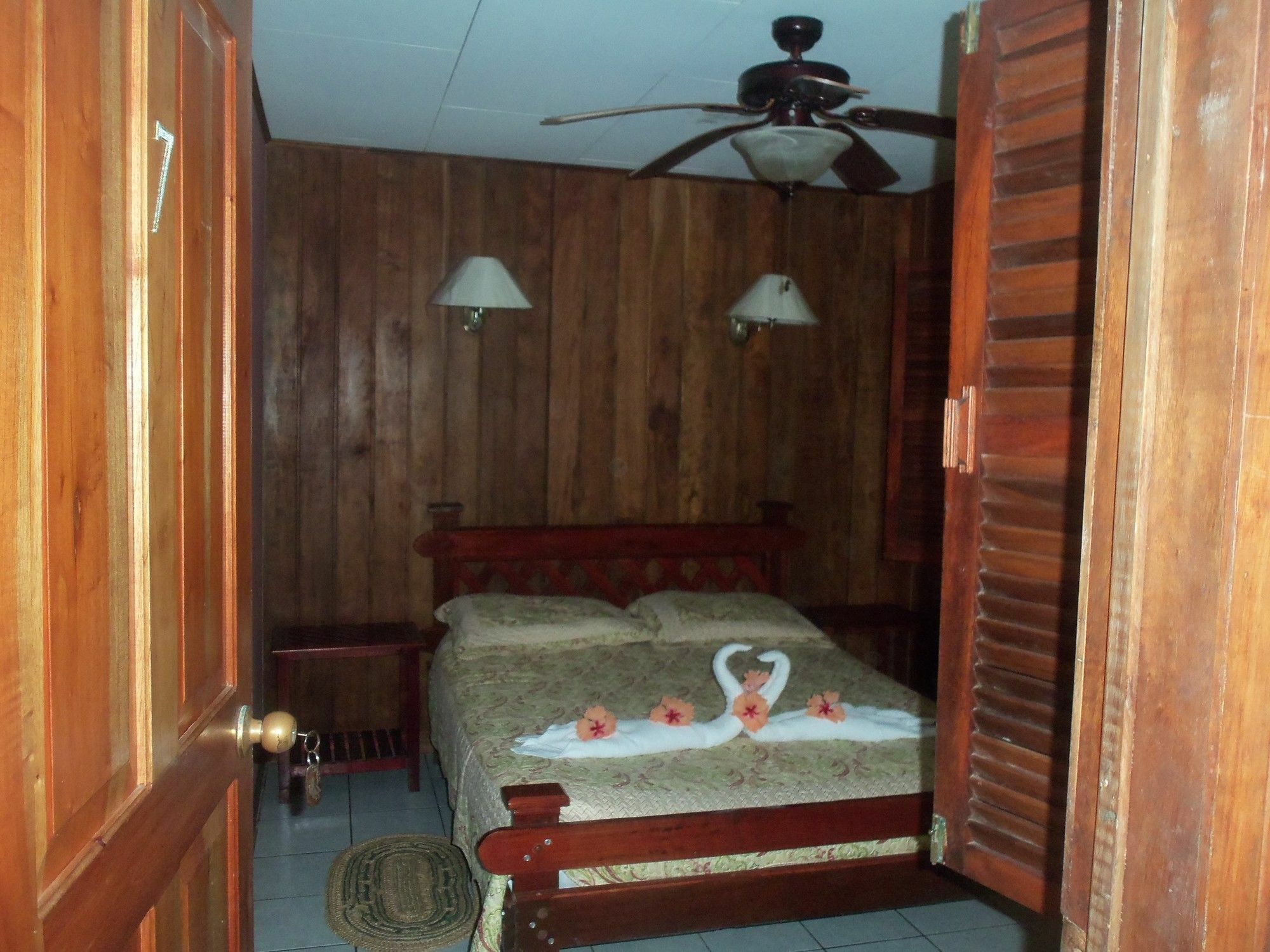 Miss Junies Lodge Тортугеро Экстерьер фото
